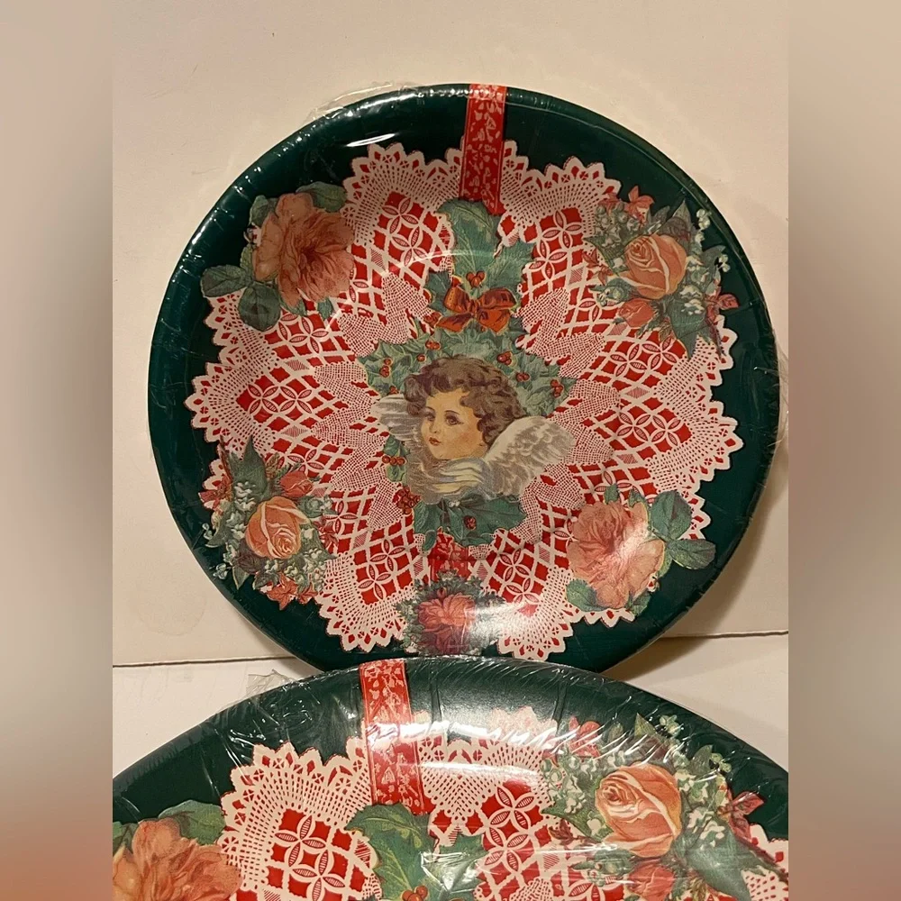 NWT LOT OF C.R. GIBSON VICTORIAN CHRISTMAS PLATES & NAPKINS.